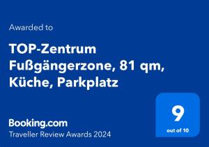 奥尔登堡TOP-Zentrum Fußgängerzone, 81 qm, Küche, Parkplatz的电话的屏幕,上面有圆顶的全八耳机