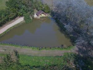 Log Cabin/Hot Tub on Private Lake Jurassic Coast鸟瞰图