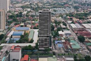 马尼拉Citadines Roces Quezon City的城市高楼空中景观