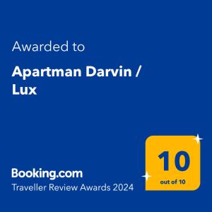 贝尔格莱德Apartman Darvin / Lux的黄色的标语,带有想要用杏仁黄酮的文字