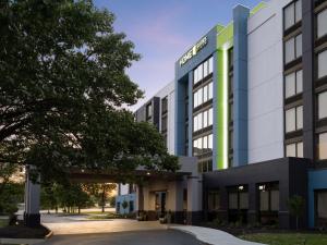 印第安纳波利斯Home2 Suites by Hilton Indianapolis - Keystone Crossing的建筑物前部的图像