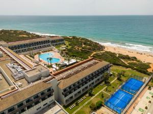 科尼尔-德拉弗龙特拉伊鲁尼卡拉斯科尼尔酒店的享有度假胜地和海滩的空中景致