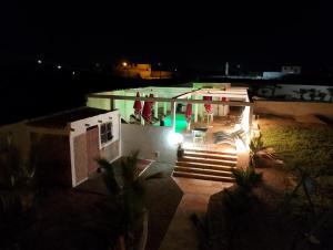 阿加迪尔Riad Ocean Beach Douira的夜晚的空中景色