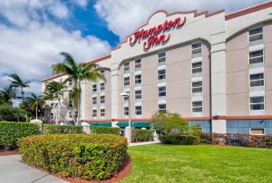 劳德代尔堡Hampton Inn Ft Lauderdale Airport North Cruise Port的 ⁇ 染萨拉索塔喜来登酒店