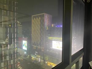 首尔Serein_HongDae的窗户享有城市美景