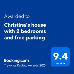 吉诺卡斯特Christina's house with 2 bedrooms and free parking的圣诞屋的屏风,设有卧室和免费停车场