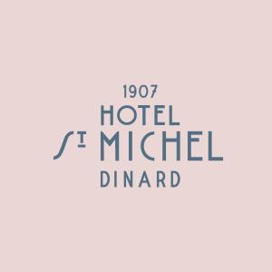 迪纳尔Hotel Saint-Michel的读取酒店的一个标志,我把充电器混合在一起