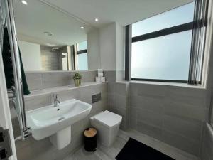 Beautiful 3BR Penthouse in Old Trafford平面图