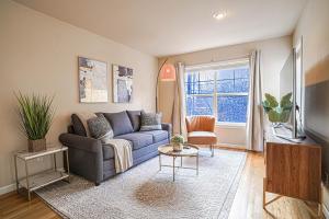 Ballard's Townhome with office & walk score 98平面图