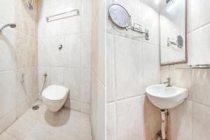 钦奈FabExpress Raj Supreme Residency的一间带卫生间、水槽和镜子的浴室