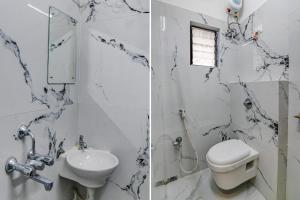 加尔各答FabHotel Divine Chariot的浴室的两张照片,配有卫生间和水槽