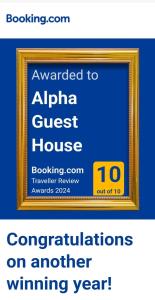 拉瓦尔品第Alpha Guest House的旅馆标志的照片