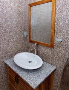BUNGALOW'S PLAZA KRIBI的一间浴室
