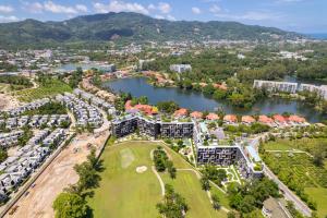 邦涛海滩Laguna Skypark апартаменты的享有度假胜地的空中湖景