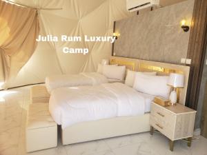 Julia Rum Luxury Camp客房内的一张或多张床位