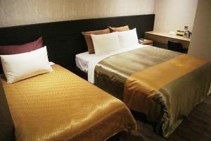 太平觅玥精品时尚旅馆 - 全馆独立空调的一间酒店客房,房间内设有两张床