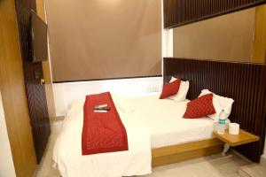 Bunk Hostel Delhi Best Backpacking Accommodation客房内的一张或多张床位