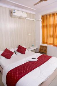 Bunk Hostel Delhi Best Backpacking Accommodation客房内的一张或多张床位