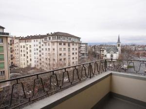日内瓦Primadom Aparthotel的市景阳台