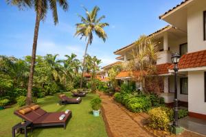 坎撒林Heritage Village Resort & Spa Goa的享有度假村庭院的空中景致