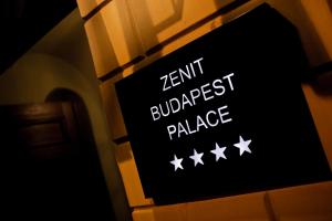 布达佩斯布达佩斯泽尼特皇宫酒店的读过禅宗浏览器宫殿的建筑物上的标志