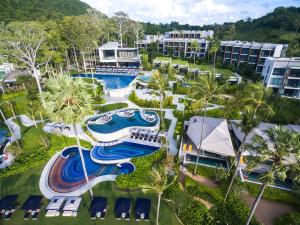 查汶Hyatt Regency Koh Samui- SHA Extra Plus的享有度假村游泳池的空中景致
