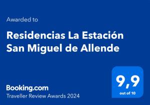 圣米格尔-德阿连德Residencias La Estación San Miguel de Allende的蓝标,加上“三米格尔”字样 de al