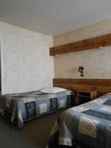 欧丹库尔杜汝拉酒店的两张床位 - 带两张西德西德床