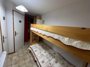 Appartement Châtel, 2 pièces, 4 personnes - FR-1-198-88客房内的一张或多张双层床
