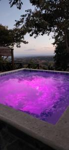 圣卡洛斯Casa Neblinas的美景紫色水池