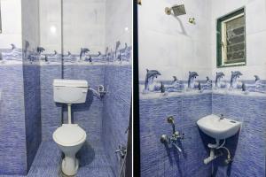 浦那FabHotel Gokul Lodge的浴室的两张照片,配有卫生间和水槽
