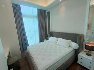 super penthouse stmoritz apartment, lippomall puri indah客房内的一张或多张床位