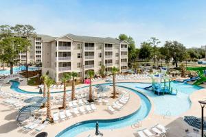 默特尔比奇Holiday Inn Club Vacations South Beach Resort的度假村游泳池的图片
