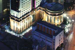 上海上海西藏大厦万怡酒店的城市建筑物的头顶景色
