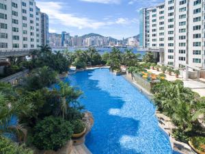 九龙海湾酒店内部或周边泳池景观