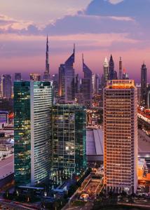 迪拜朱美拉世贸中心住宿、套房及酒店公寓的享有城市天际线的美景。