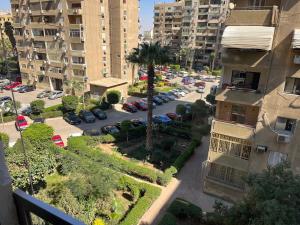 开罗Saif CityStars Milsa的城市停车场空中景观