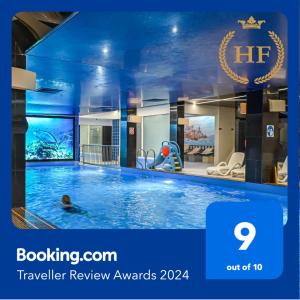 露米雅酒店SPA Faltom格丁尼亚鲁米亚的游泳池,有人游泳的酒店