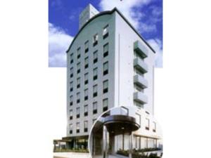 千叶Hotel Tetora Makuhari Inagekaigan - Vacation STAY 91520v的一座带弧形屋顶的大型白色建筑