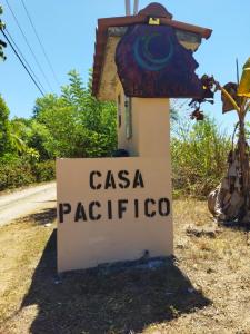 拉斯拉哈斯Casa Pacifico Panama的路旁的天主教标志