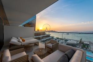 迪拜FIVE LUXE的海景客厅