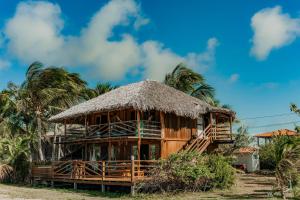 阿廷斯Vila Vento的竹屋,茅草屋顶和棕榈树