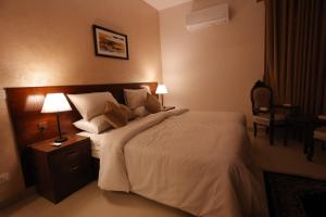 A One Hotel Clifton客房内的一张或多张床位