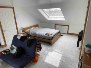 Large ensuite room in Dulwich (Gipsy Hill)客房内的一张或多张床位