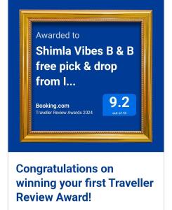 西姆拉Shimla Vibes B & B free pick & drop from ISBT Shimla的金色画框中的图片