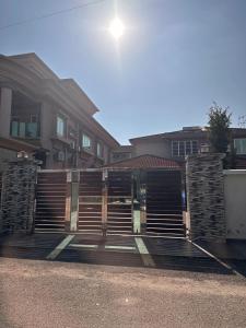 DOUBLE EE HOMESTAY 6 cars parking place 12pax