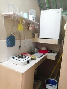 MiniHabitacion coqueta的厨房或小厨房