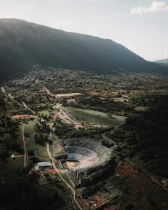 约阿尼纳Villa Vakalis的城市体育场的空中景观
