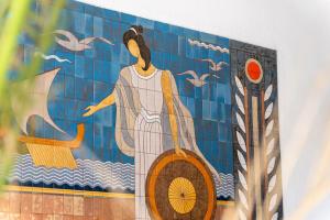卡瓦拉欧申尼斯酒店的瓷砖墙上的女人画