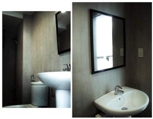长滩岛MGG CASA DELA PLAYA的浴室的两张照片,配有水槽和镜子